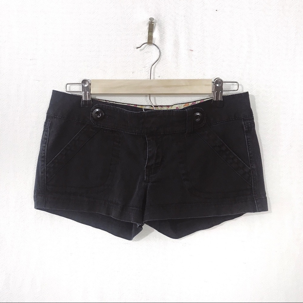 Jalate Mid-Rise Shorts - Black